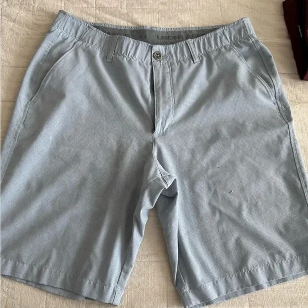 Under Armor Gray Flat Front Shorts Men Size 34 — Stains — Quick Sale
